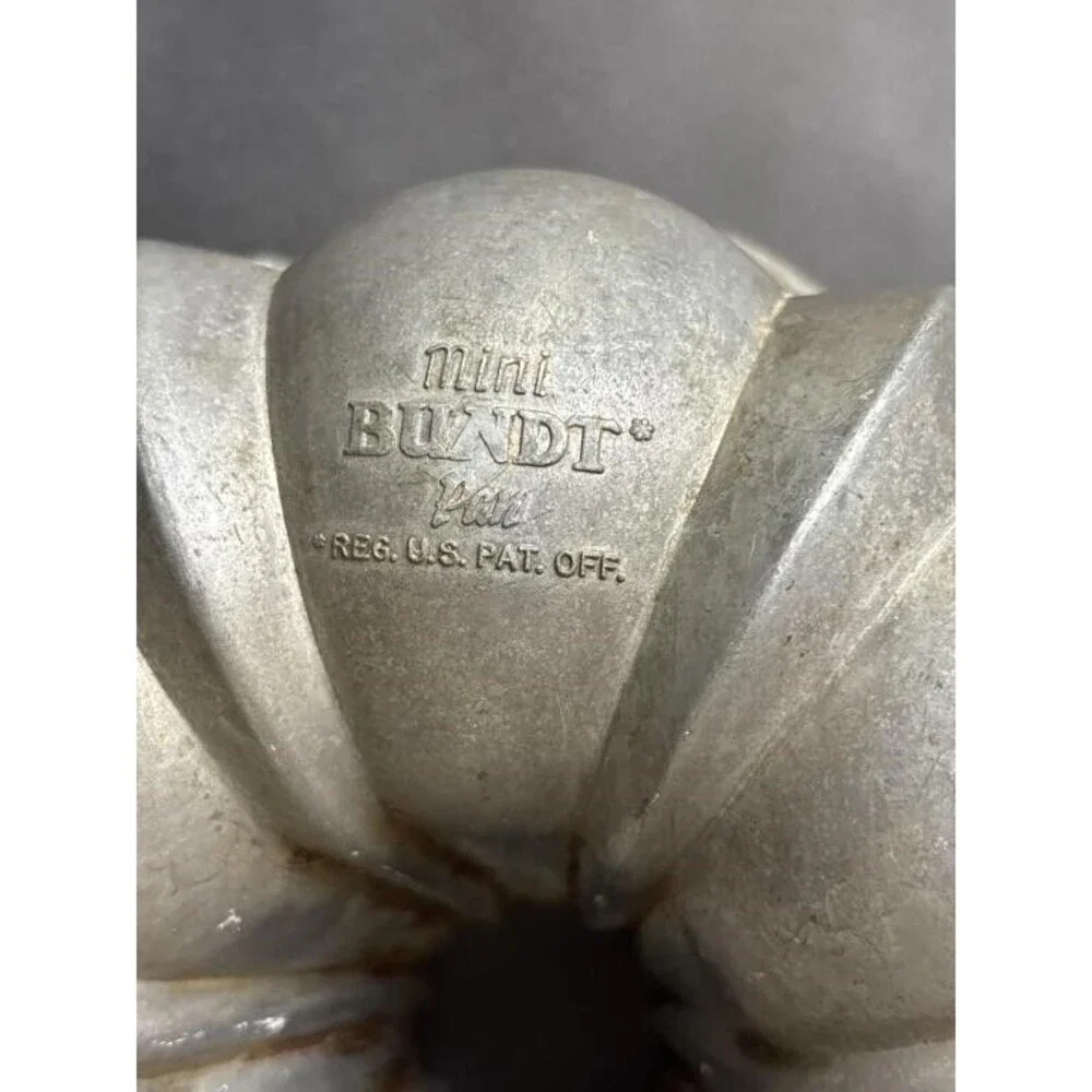 TWO Bundt Bunt Cake Black Nordic Ware Aluminum Metal Mold Pan 12 Cup-Pre Owned